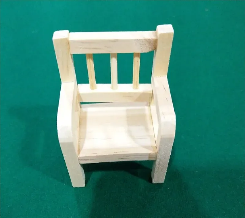 Deco Foam 3270160 sedia miniatura legno 4,5 cm