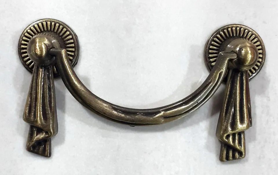 Maniglia 21068 in metallo stile antico